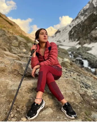 Sara Ali Khan Finds Work-Life Balance In The Valley Of Kashmir