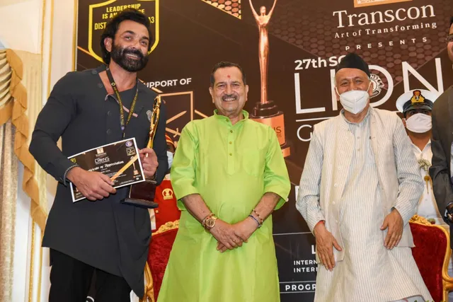 Bobby Deol felicitated with the award for Best Actor OTT Star for Aashram by Governor of Maharashtra Bhagat Singh Koshyari at the 27th Lions Gold Awards 2021.