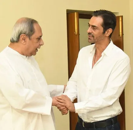 Arjun Rampal meets the honourable Chief Minister of Odisha, Shri Naveen Patnaikji during his visit to Bhubaneshwar to attend Women’s Business Mela 2022