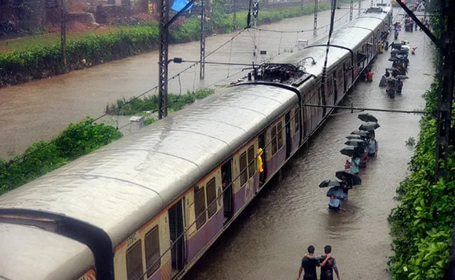 mumbai-local-train-rains_650x400_81504037630