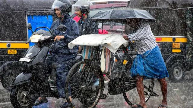 e429ots8_kerala-rains_625x300_30_May_24.webp