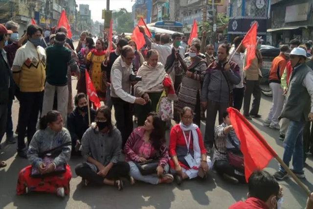 পথ অবরোধে বামেরা