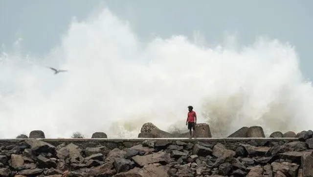 ক্রমশ শক্তি বাড়বে ঘূর্ণাবর্তের