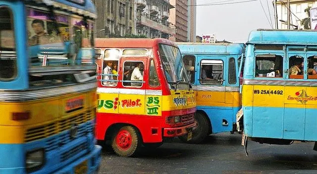 দুই বাসের রেষারেষি ফল! আহত একাধিক