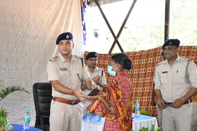 ৫০০টি হারিয়ে যাওয়া মোবাইল উদ্ধার করে ফেরানো হল দাবিদারদের