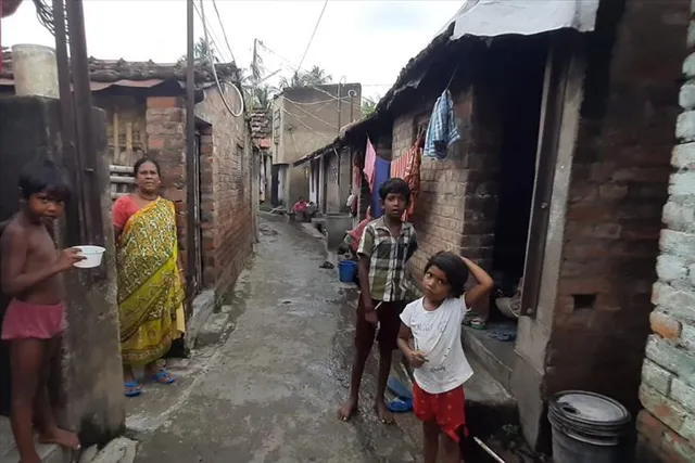 আনন্দের সাথে পূজো কাটাতে চায়, বাধ সাধে পরিস্থিতি