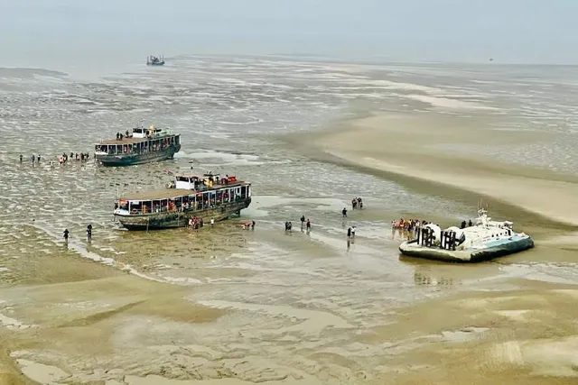 গঙ্গাসাগরে তীর্থযাত্রীদের ফেরি বিভ্রাট: উদ্ধার ১৩০