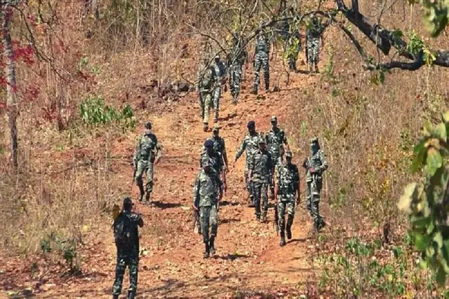আইইডি বিস্ফোরণে গুরুতর আহত CRPF জওয়ান