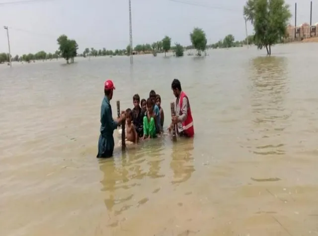 পাকিস্তানে বন্যার পর জলবাহিত রোগে বাড়ছে শিশু মৃত্যুর সংখ্যা