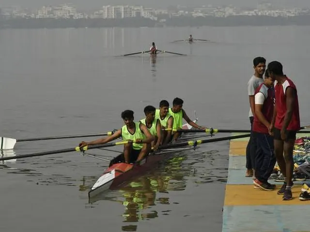 আপাতত আর রোয়িং প্রতিযোগিতা নয়, জানালেন কলকাতার মেয়র