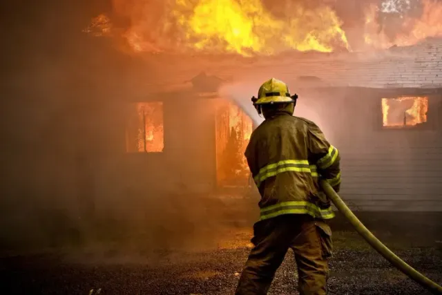 Fire Breaks Out 