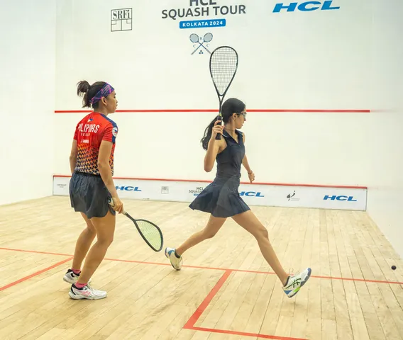 Anahat Singh (IND) and Jemyca Aribado (PHL) playing the finale match.