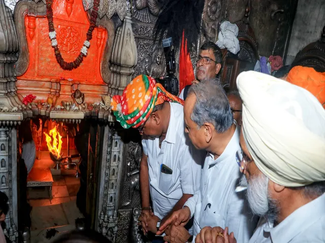Rajasthan: Ashok Gehlot visited Shree Karni Mata Temple before elections