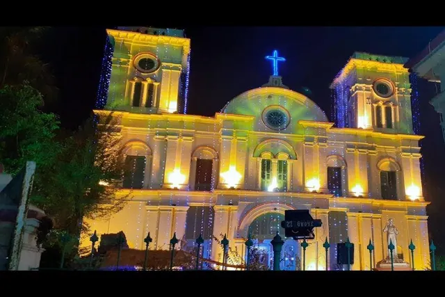 Famous Christmas Destination: Sacred Heart Church