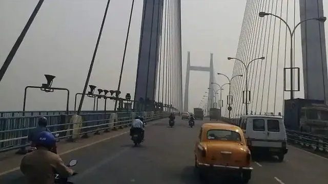 Man jumps  in Ganges by parking his bike on second Hooghly bridge