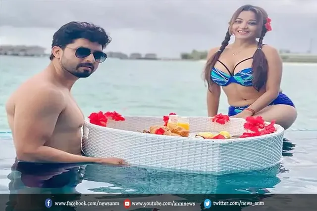 VIDEO: स्कूल ड्रेस में मोनालिसा