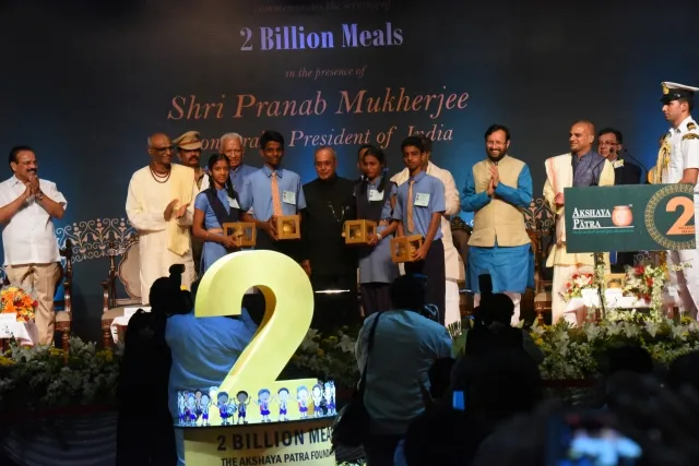 President Pranab Mukherjee Commemorates Akshaya Patra’s Milestone Of Serving 2 Billion Meals