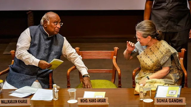 Mallikarjun Kharge and Sonia Gandhi