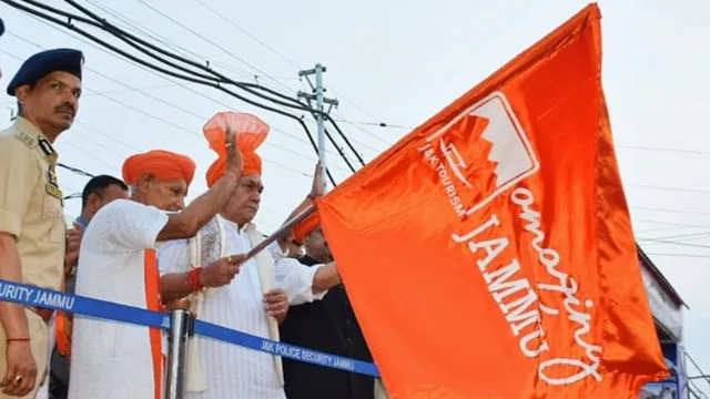 LG Manoj Sinha flags off the first batch of Amarnath Yatra pilgrims from the Bhagwati Nagar base camp.