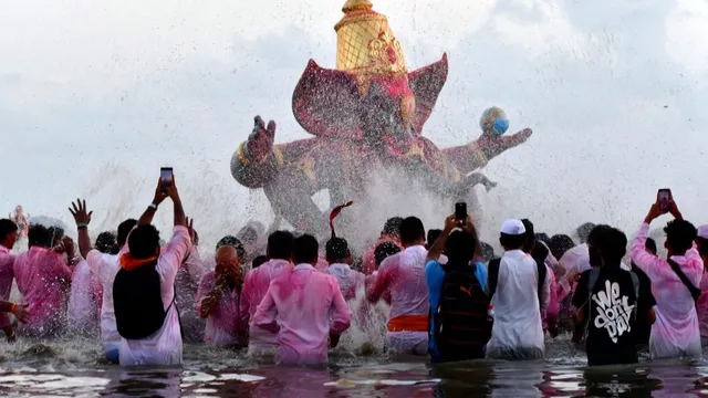 Devotees immerse an idol of Lord Ganesh after the conclusion of Ganesh Chaturthi festival, in Mumbai