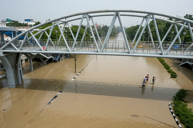 Roads flooded by the swollen Yamuna river, in New Delhi, Thursday.jpg