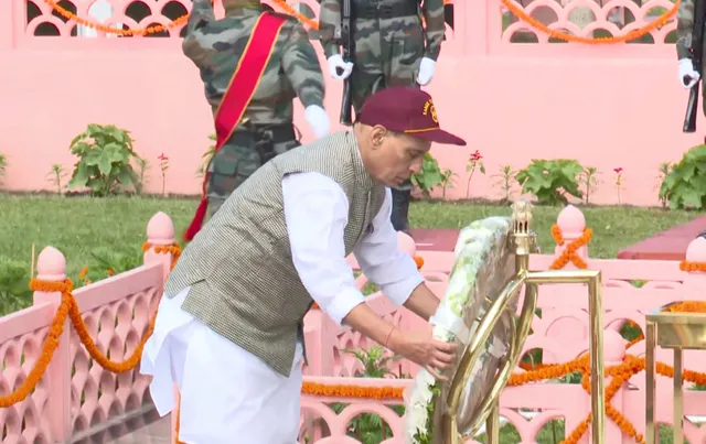 Rajnath Singh pays tributes to Kargil heroes at Dras war memorial