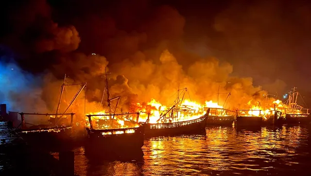 Boats Fire Visakhapatnam.jpg