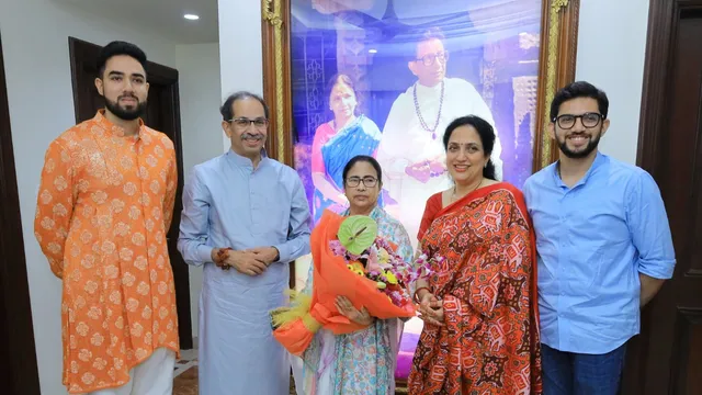 Mamata Banerjee Uddhav Thackeray