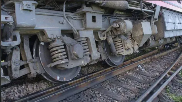 train derail.jpg