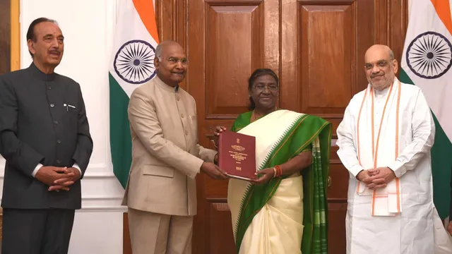 Ram Nath Kovind, Chairman of the High-Level Committee (HLC) on 'One Nation, One Election', presents the report to President Droupadi Murmu, in New Delhi