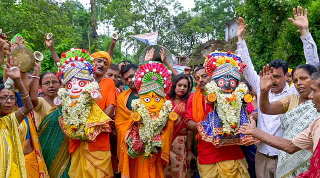 Devotees carry idols of deities of Lord Jagannath, Balabhadra and Subhadra for the ‘Ulta Rath Yatra’ (return journey), at Santipur in Nadia district of West Bengal