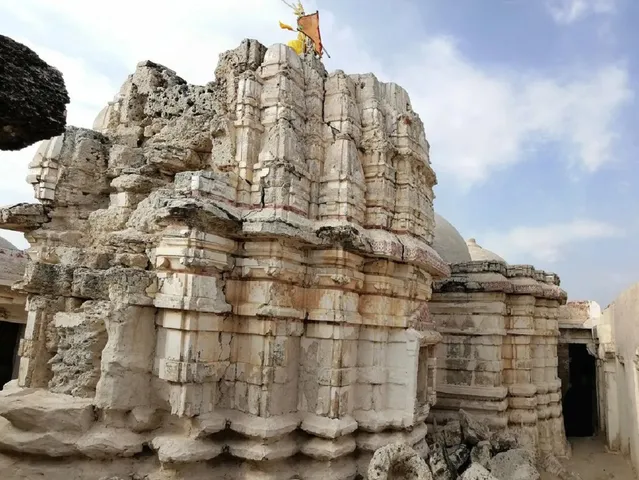  temple sindh pakistan.jpg