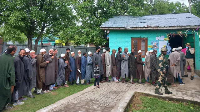 Voters qued up in Pulwama as Srinagar votes in the fourth phase of Lok Sabha polls