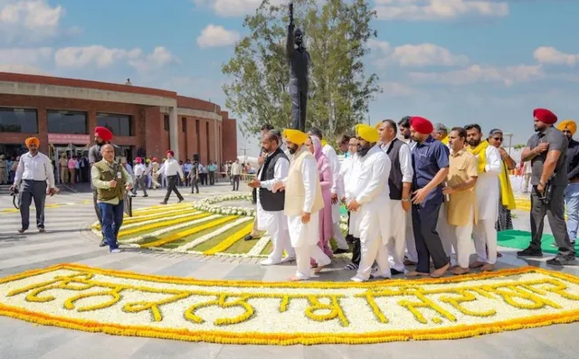 Bhagwant Mann paying tribute to Shaheed Bhagat Singh in Nawanshahr near Jalandhar