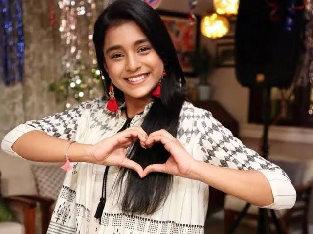 Sumbul Touqeer's fans choose the most noble way in making the starlets birthday even more special by celebrating her birthday with underprivileged kids and elderly people