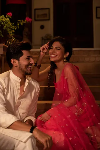 Tulsi Kumar and Darshan Raval bring In the shaadi Season with a Peepy Track , Tere Naal releasing soon !