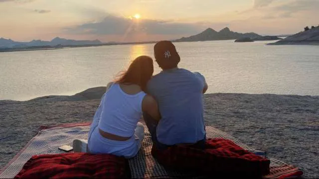 Alia Bhatt Shares a Beautiful Romantic picture with Ranbir Kapoor , On his birthday , calling him her LIFE.