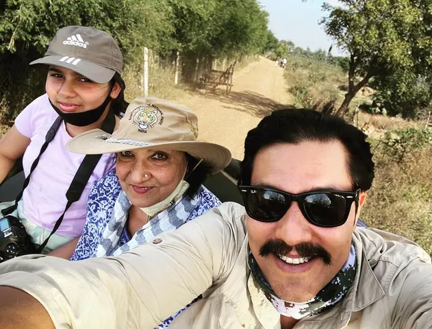 Randeep Hooda wishes his mother 'Happy Birthday,' and calls him his favourite safari partner