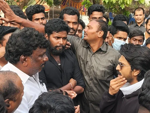 Ram Charan certainly has a passionate fan base. The star recently arrived inVizag and he was greeted by fans.