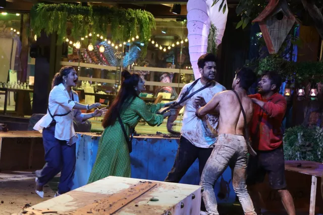 Witness the ‘Maha Yuddh’ between the housemates tonight on COLORS’ BIGG BOSS!