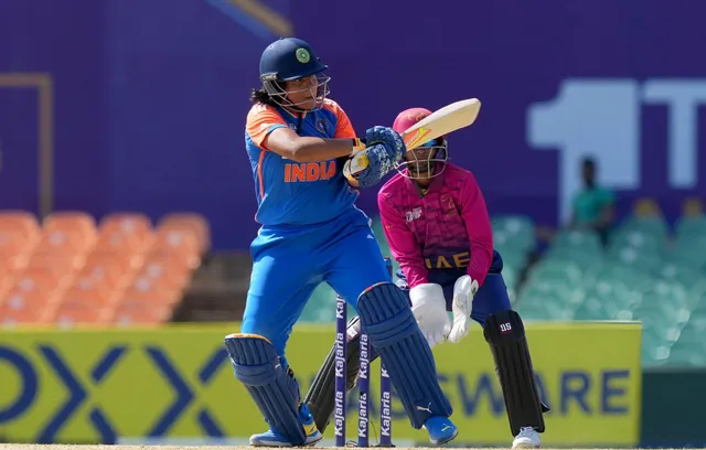 Richa Ghosh batting