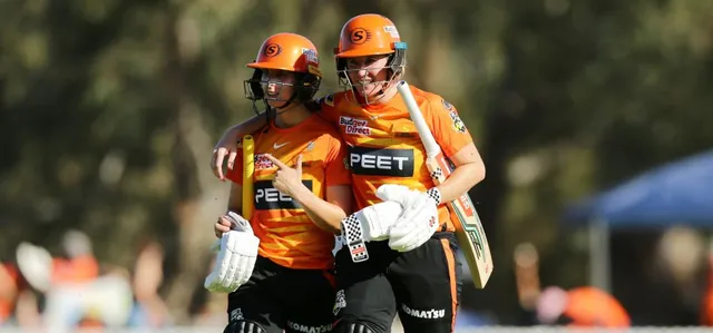 Beth Mooney's unbeaten 99 helps Perth Scorchers beat table topper Sydney Sixers