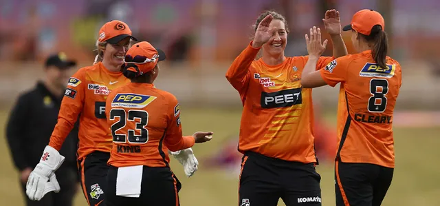 Scorchers continue unbeaten run in WBBL08 as Stars go down in last over thriller