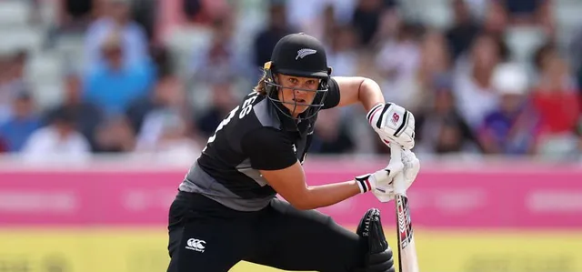 Suzie Bates signs with Sydney Sixers for WBBL08