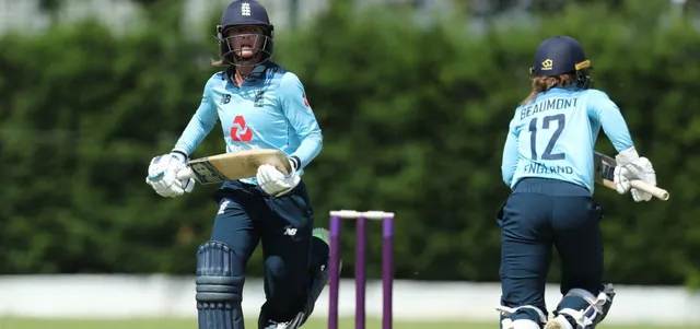 Wyatt-Beaumont show take England 1-0 up against Pakistan