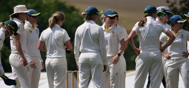 Spinners wrap up easy win for Australia