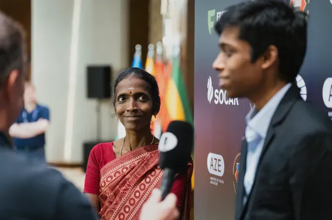 Praggnanandhaa With Mother.