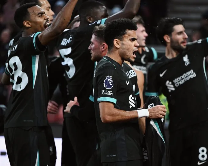 Liverpool players celebrate their win against Nottingham forest- Sportz Point.com