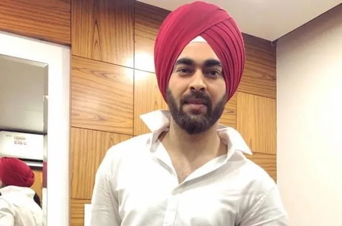 प्लीज मदद कीजिए भाई को आईसीयू बेड चाहिए'' ''फुकरे'' एक्टर ने मांगी मदद,फिर  इस वजह से कुछ घंटों में डिलीट किया ट्वीट - fukrey actor manjot singh asks  help for icu bed