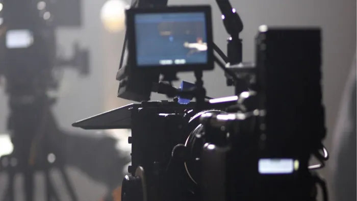 CAMERA ASSISTANT .